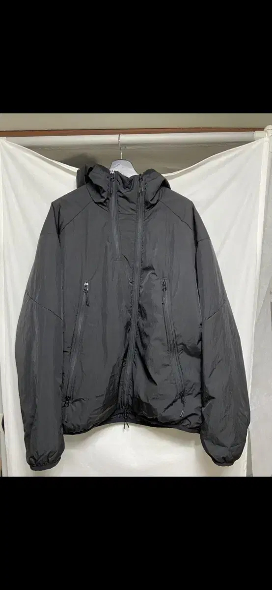 모이프 (AW24) INSULATED PARKA BLACK 2사이즈 판매